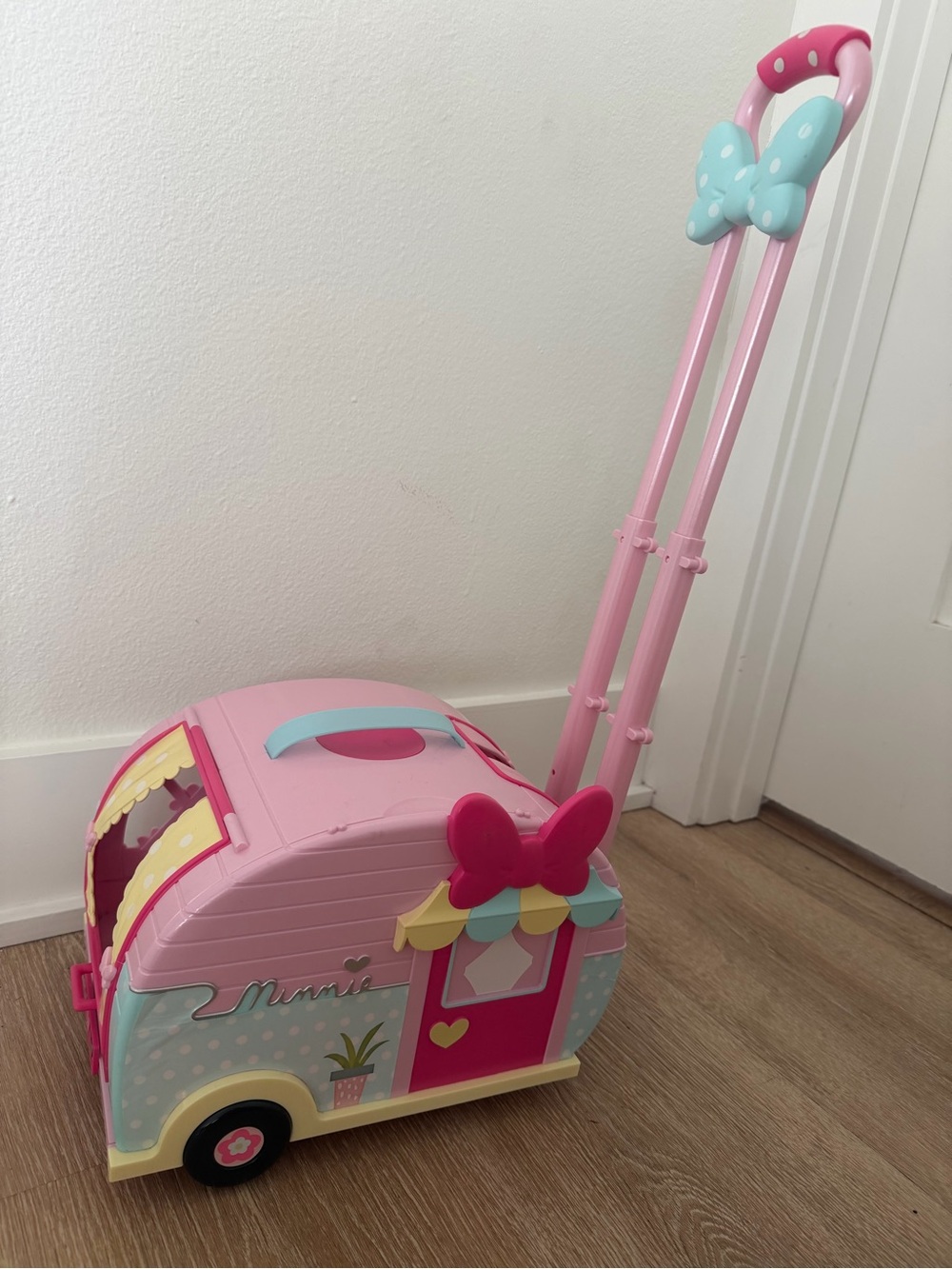 Disney Minnie Mouse & Figaro Rolling Pet Carrier Camper Playset (no figures incd